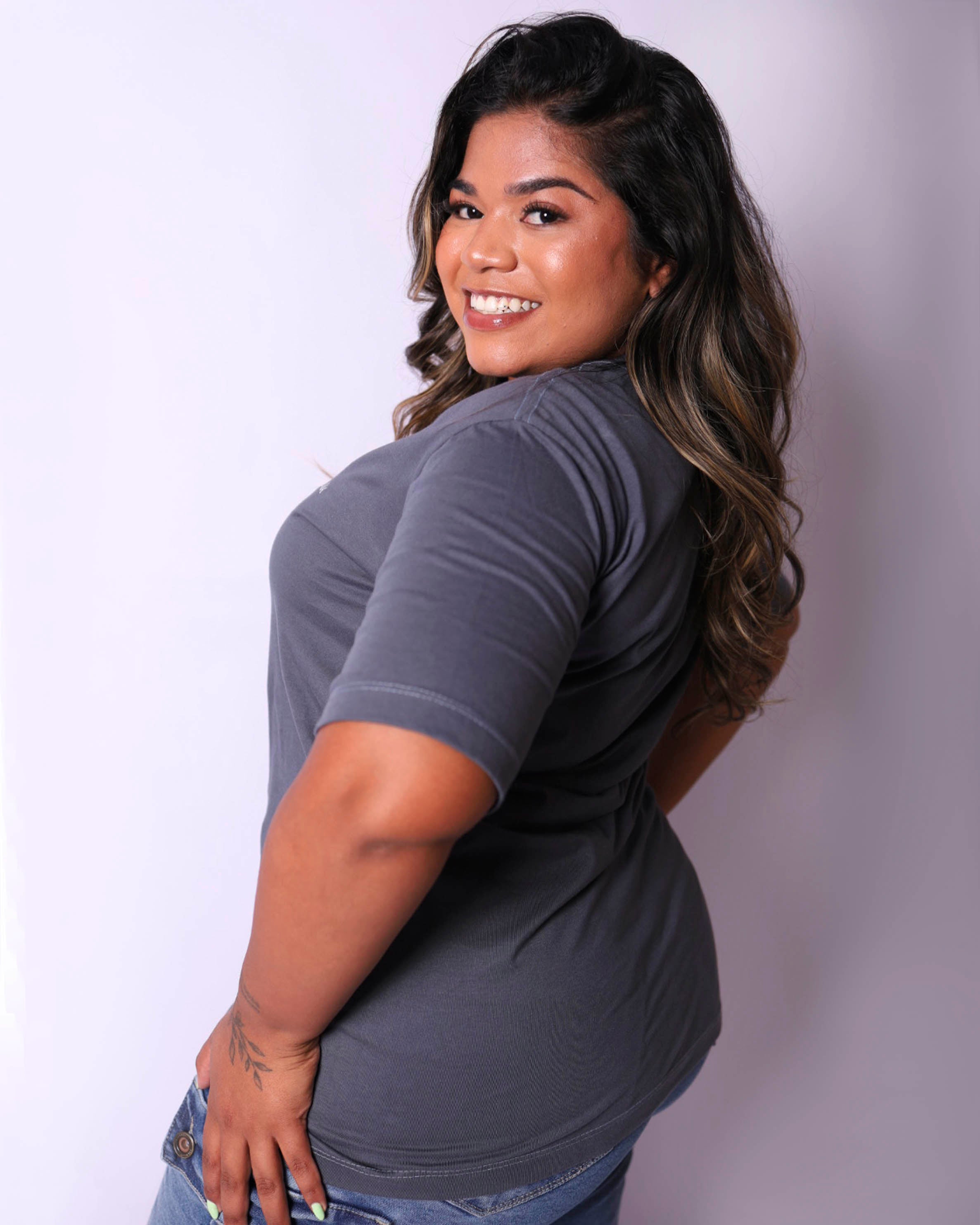 T-Shirt Básica Cinza - Plus Size